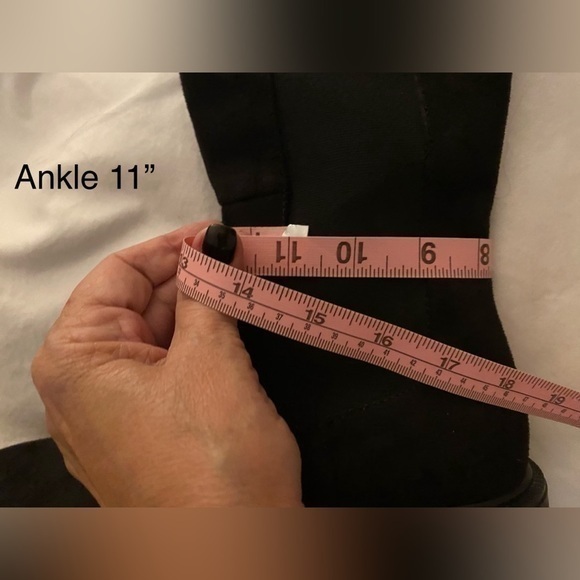 Zara Black Chelsea Boots Side elastic goring Back pull tab Rounded toe Lug‎ sole - Picture 12 of 12